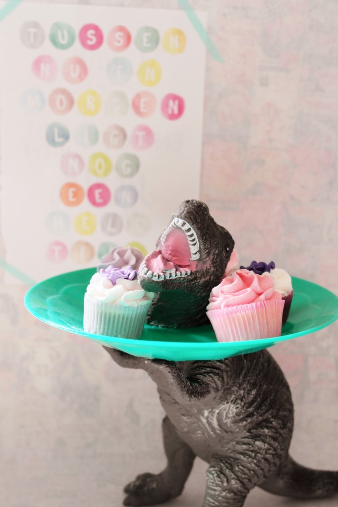 t-rex cupcakes