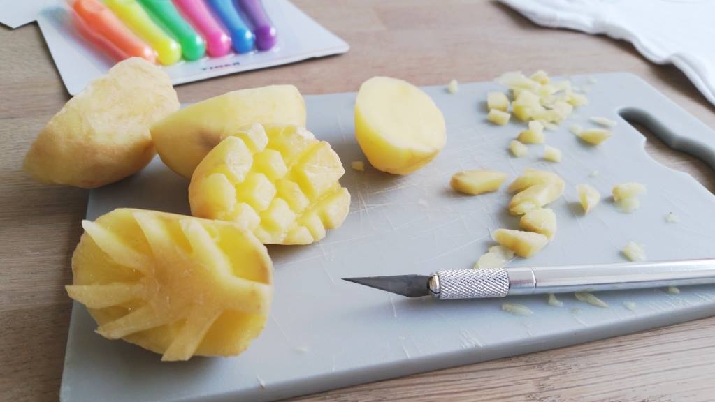 ananas diy stempel snijden uit aardappel