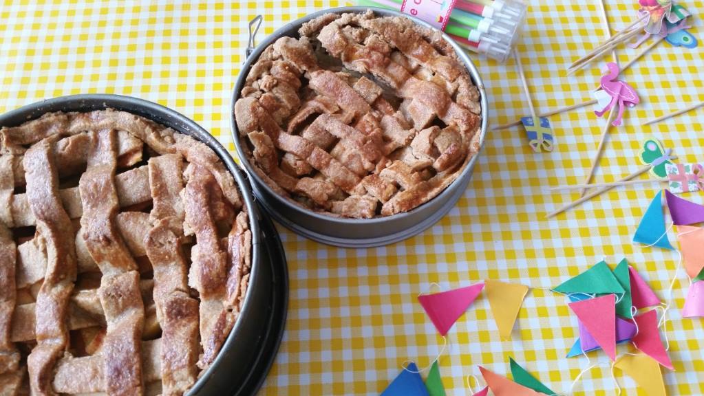 party table apple pies