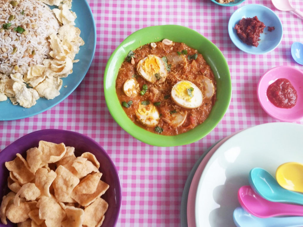 indische rijsttafel bovenaf