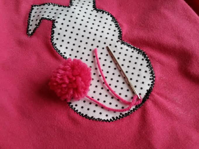 babyshirt-pasen-pompon-vastzetten