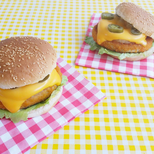 kipburger kerriesaus cheddar jalapenopepers en ananas