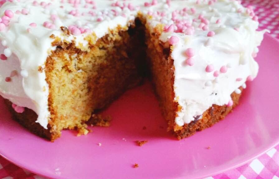 babyshower carrot cake babyshower carrot cake aangesneden