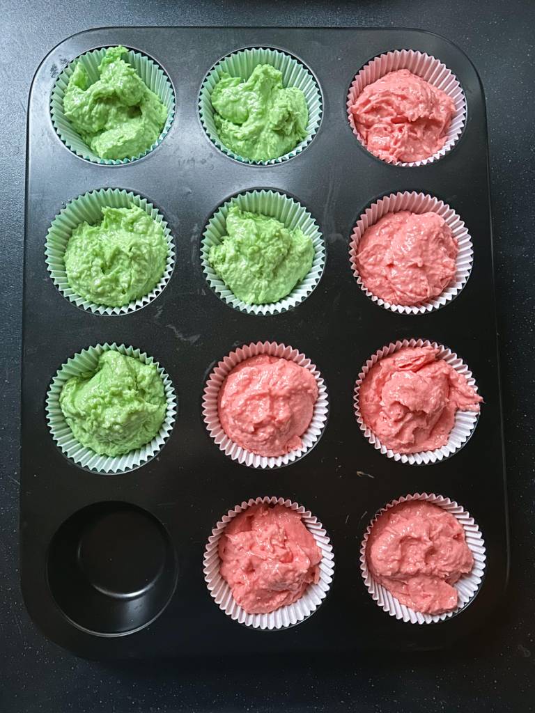 kokos cupcakes met rozensiroop of pandan extract